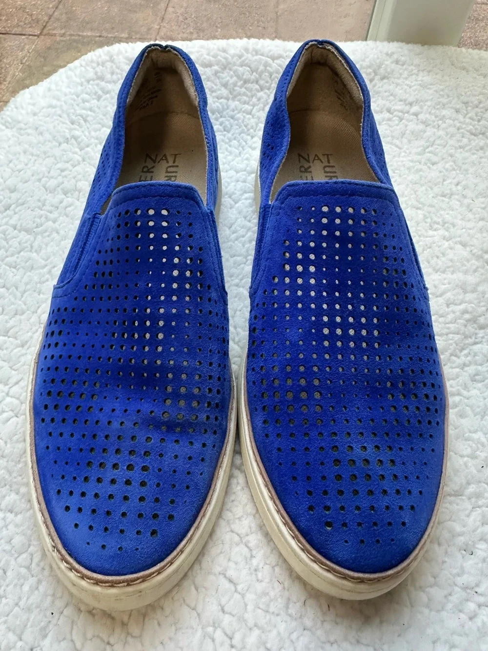Naturalizer Perforated Slip-On Sneakers in Bright Royal Blue Leather size 7